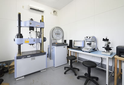 Universal testing machine